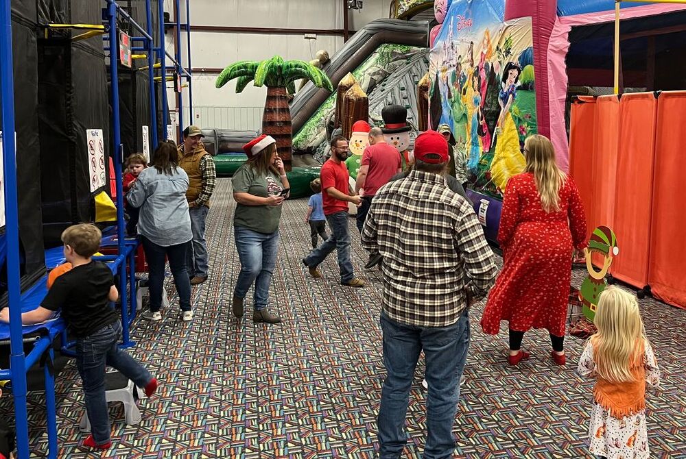美國APG Polytech舉辦「Annual Children's Christmas Party」活動